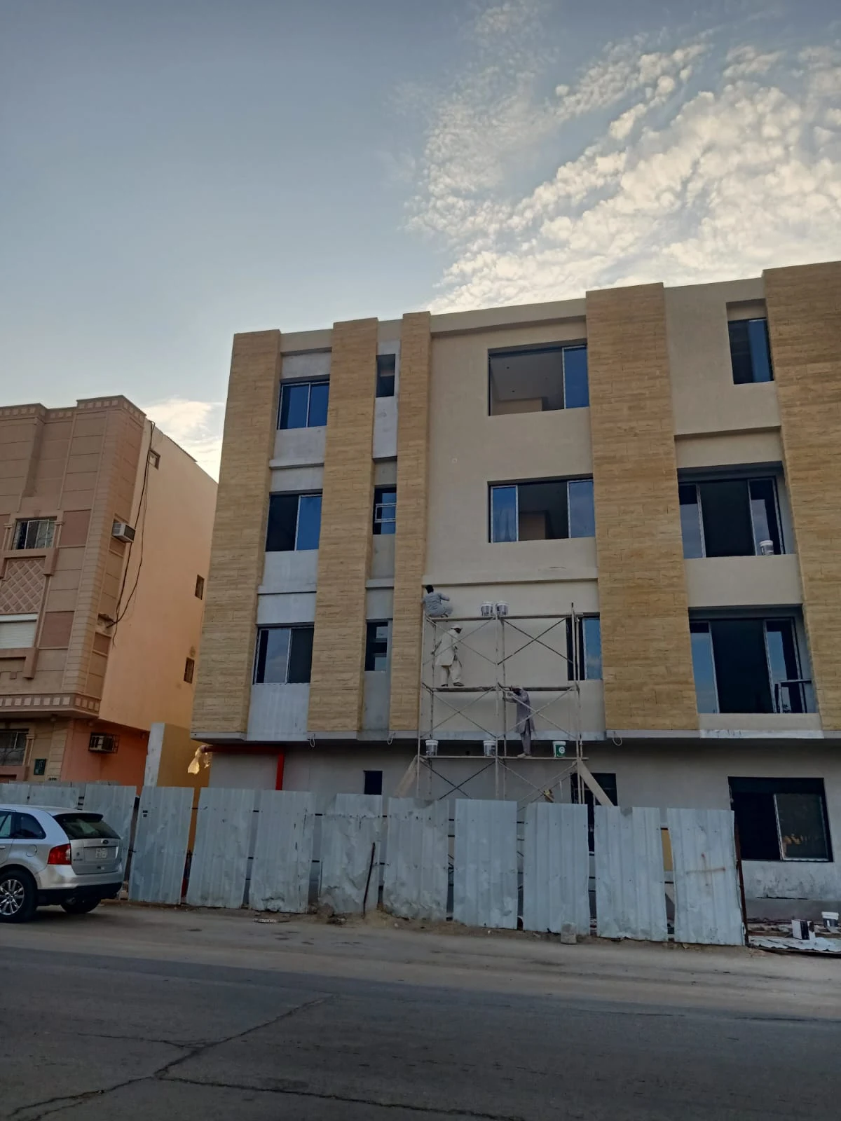 مجمع سكني راقي بدهان بروفايل عازل للحرارة - حي الملقا